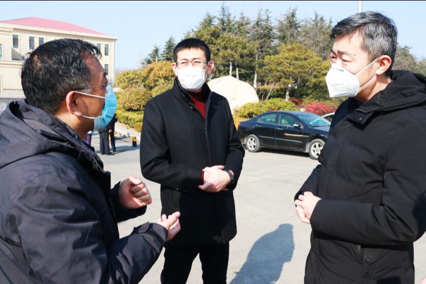 共同戰(zhàn)疫情，慰問顯大愛！嶗山區(qū)建筑業(yè)協(xié)會會長袁永林等慰問青島高速疫情防控工作人員(圖1)