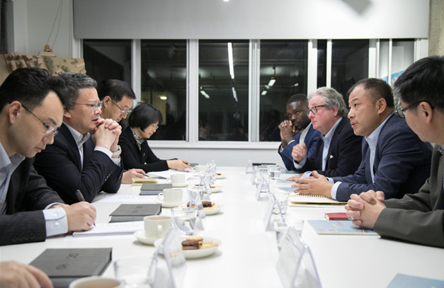 青島市長(zhǎng)孟凡利對(duì)德才集團(tuán)英國(guó)DC-HD設(shè)計(jì)院走訪調(diào)研(圖1) 青島市長(zhǎng)孟凡利對(duì)德才集團(tuán)英國(guó)DC-HD設(shè)計(jì)院走訪調(diào)研(圖1)