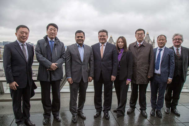 青島市長(zhǎng)孟凡利對(duì)德才集團(tuán)英國(guó)DC-HD設(shè)計(jì)院走訪調(diào)研(圖6) 青島市長(zhǎng)孟凡利對(duì)德才集團(tuán)英國(guó)DC-HD設(shè)計(jì)院走訪調(diào)研(圖6)