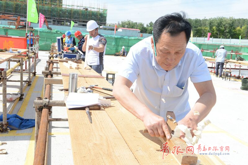 比速度拼質(zhì)量！青島農(nóng)民工建筑技能大比拼(圖5)