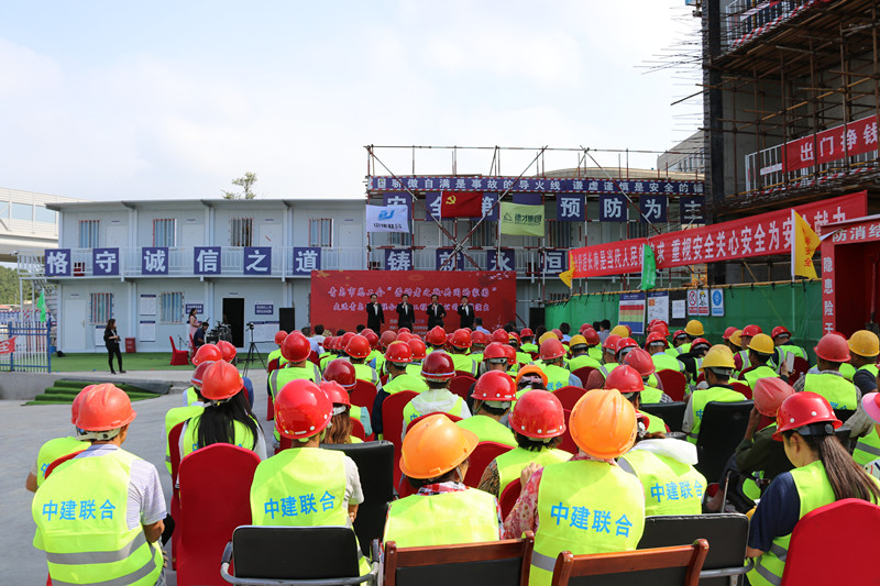 市總工會“勞動者之歌?共同的家園”慰問演出走進(jìn)中建聯(lián)合(圖8)