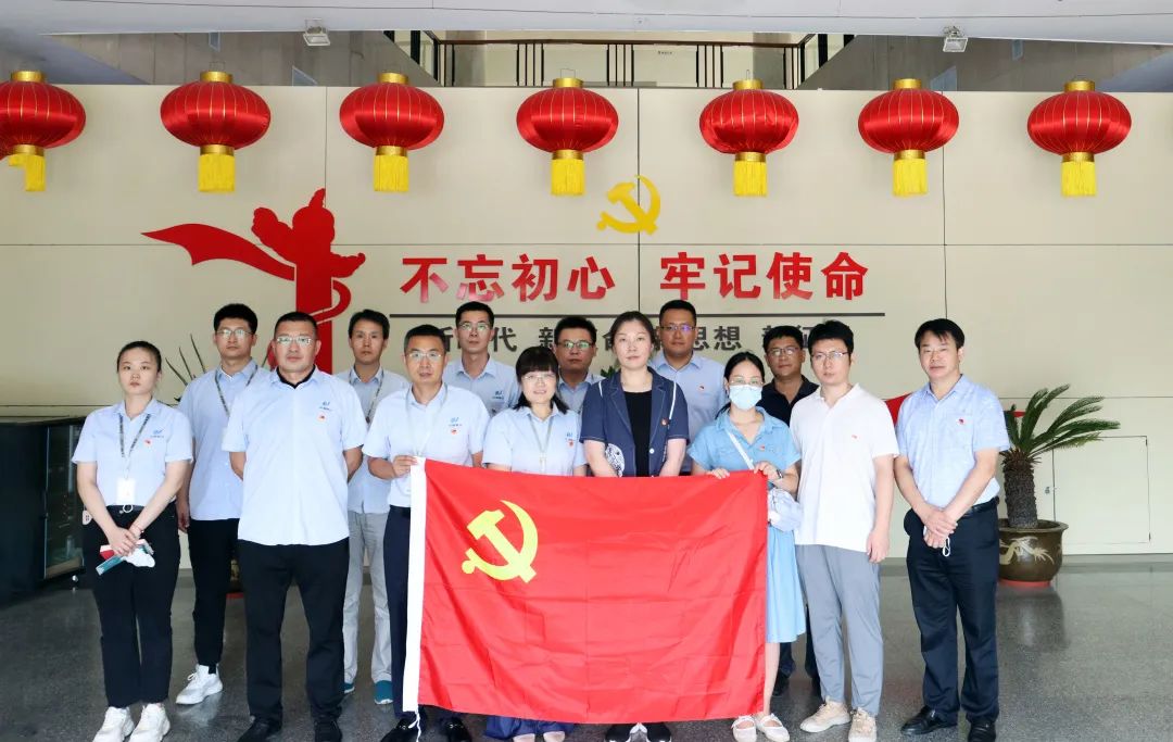 銘記黨史，砥礪前行|支部共建走進(jìn)青島市博物館(圖1)