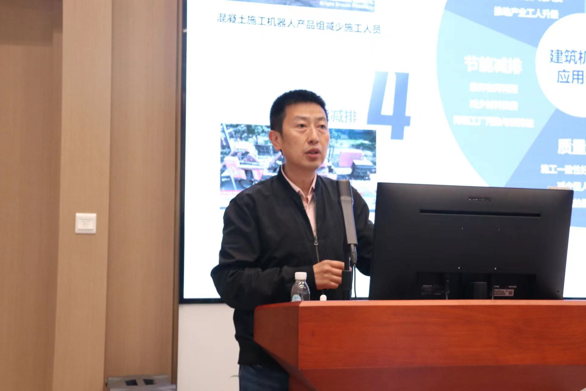 德才集團(tuán)開展2023年度智能建造標(biāo)桿項目培訓(xùn)講座，中建聯(lián)合董事長袁永林參加座談(圖2)